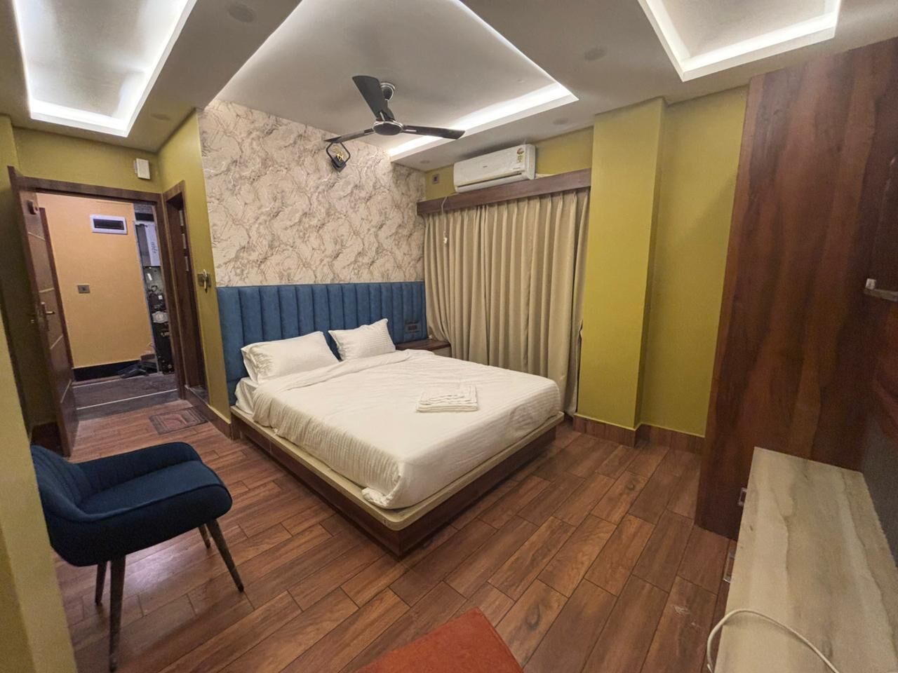 Literie de qualité, bureau, espace de travail pour ordinateurs portables