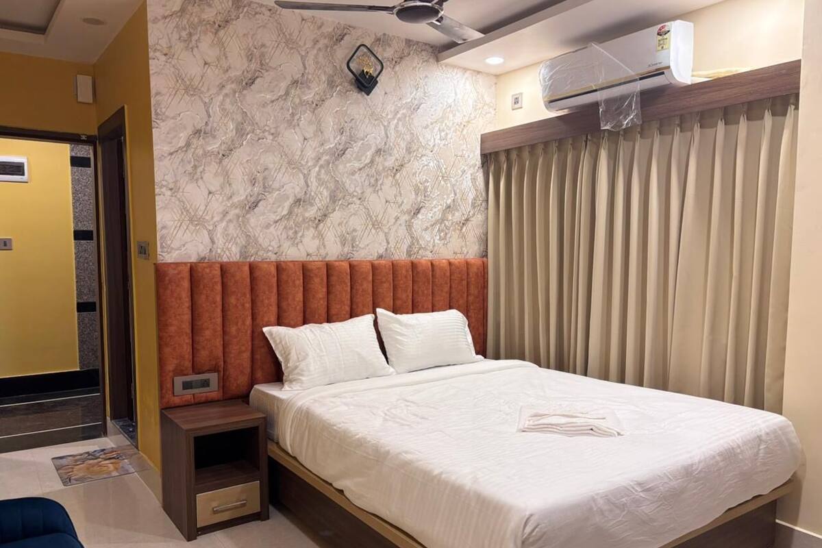 Standard Double Room | Premium bedding, desk, laptop workspace, blackout drapes