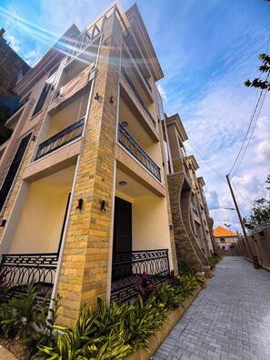 Front of property - Ivys Cozy Homes Kampala (Kampala)