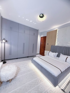 Comfort-Apartment, Balkon, Stadtblick | Schallisolierte Zimmer, kostenloses WLAN