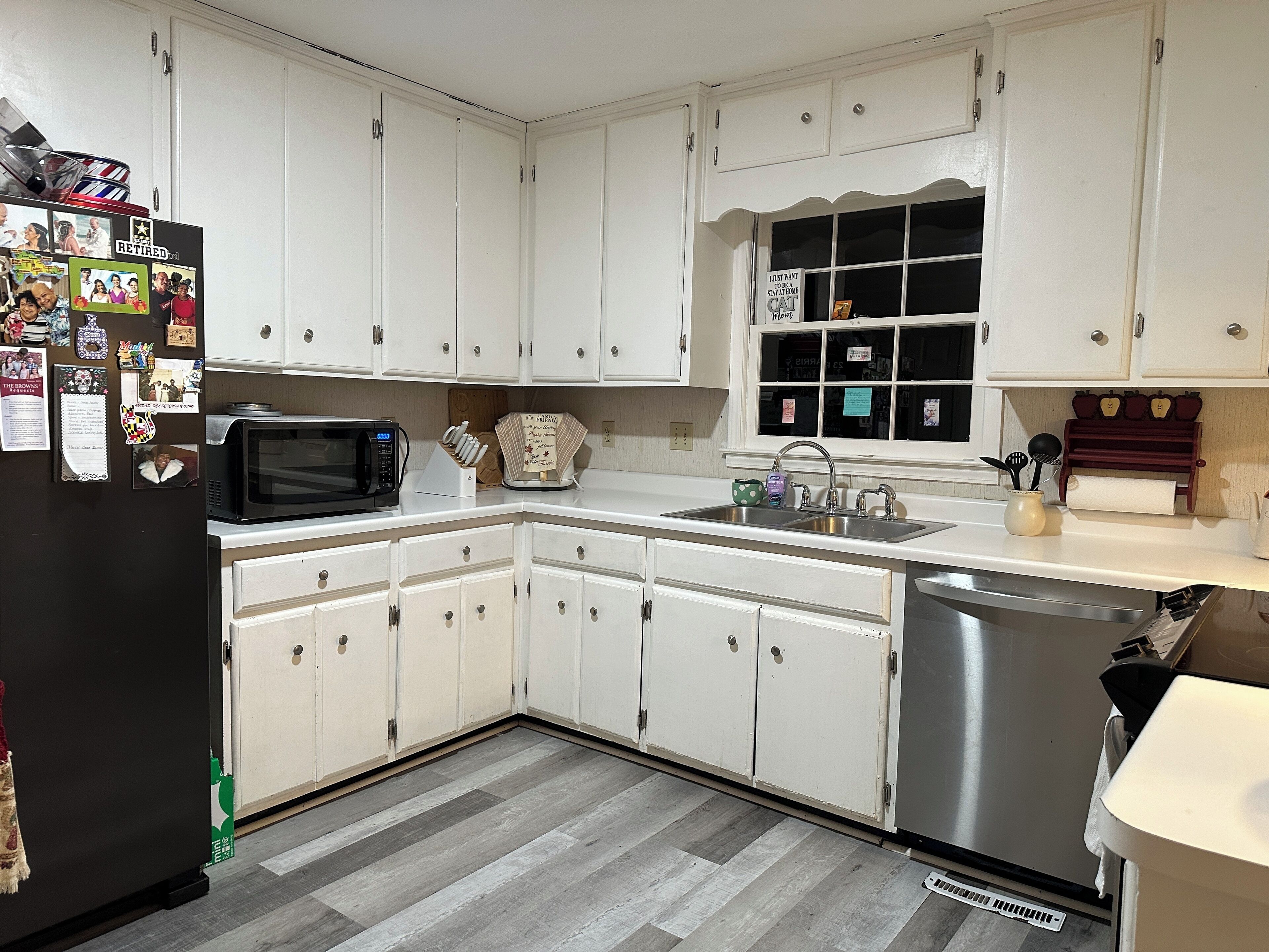 Mikrobølgeovn, ovn, kokeplater og oppvaskmaskin