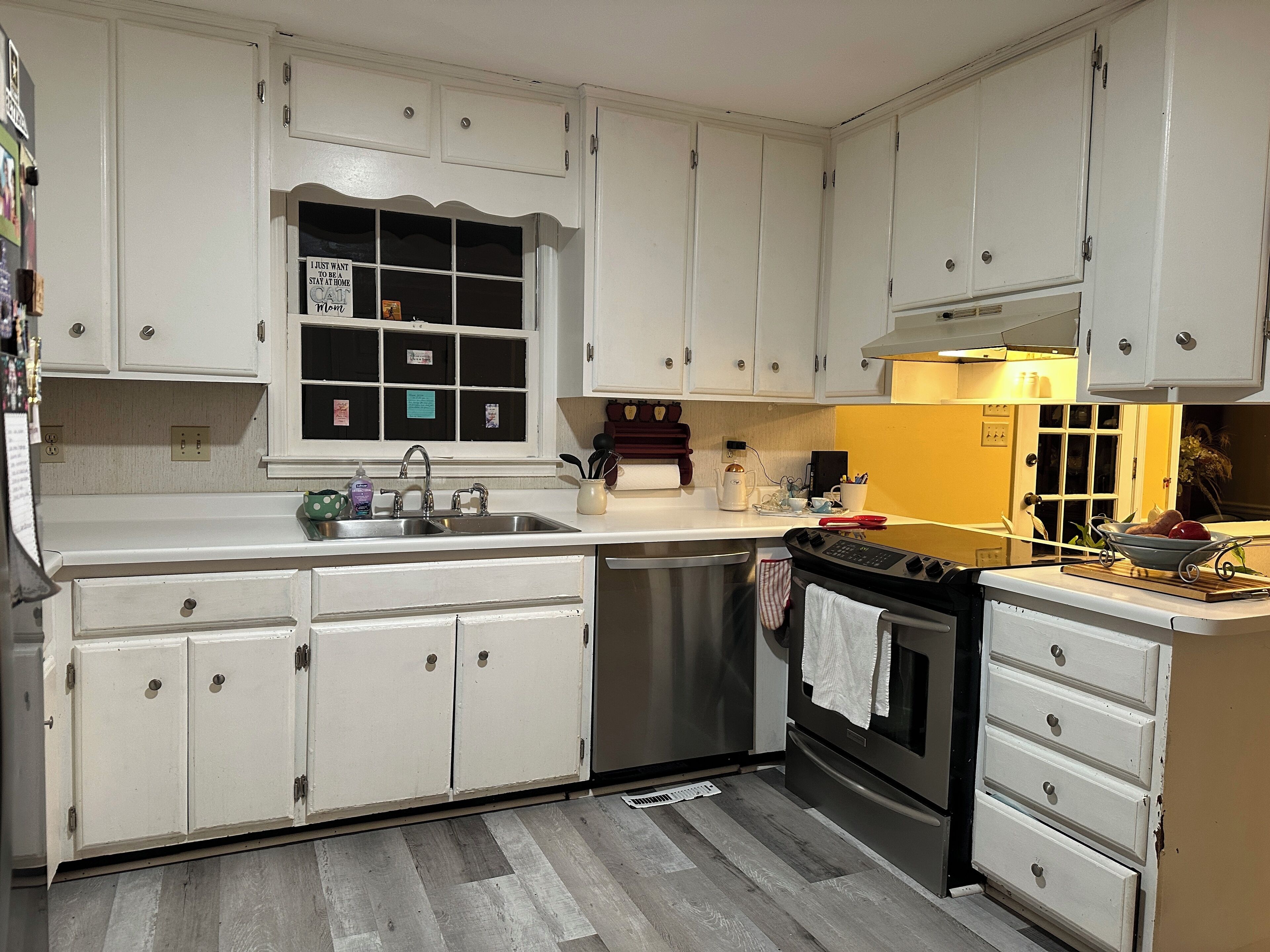 Microondas, horno, placa de cocina y lavavajillas