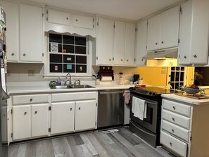 Micro-ondas, fogão, cooktop, lava-louças