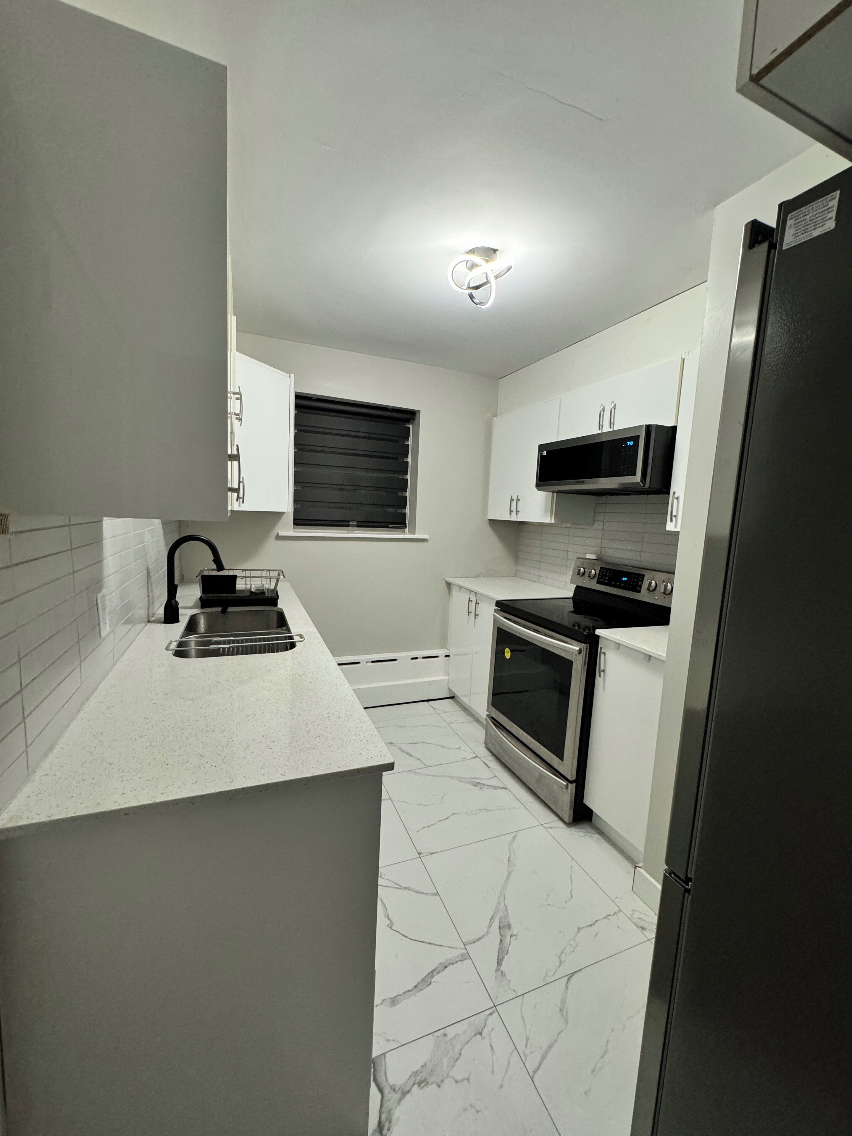 Micro-ondes, four, plaque de cuisson, lave-vaisselle