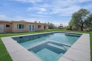 Pool - Spacious 5-bedroom resort in peaceful Desert Hot Springs with AC (Desert Hot Springs)