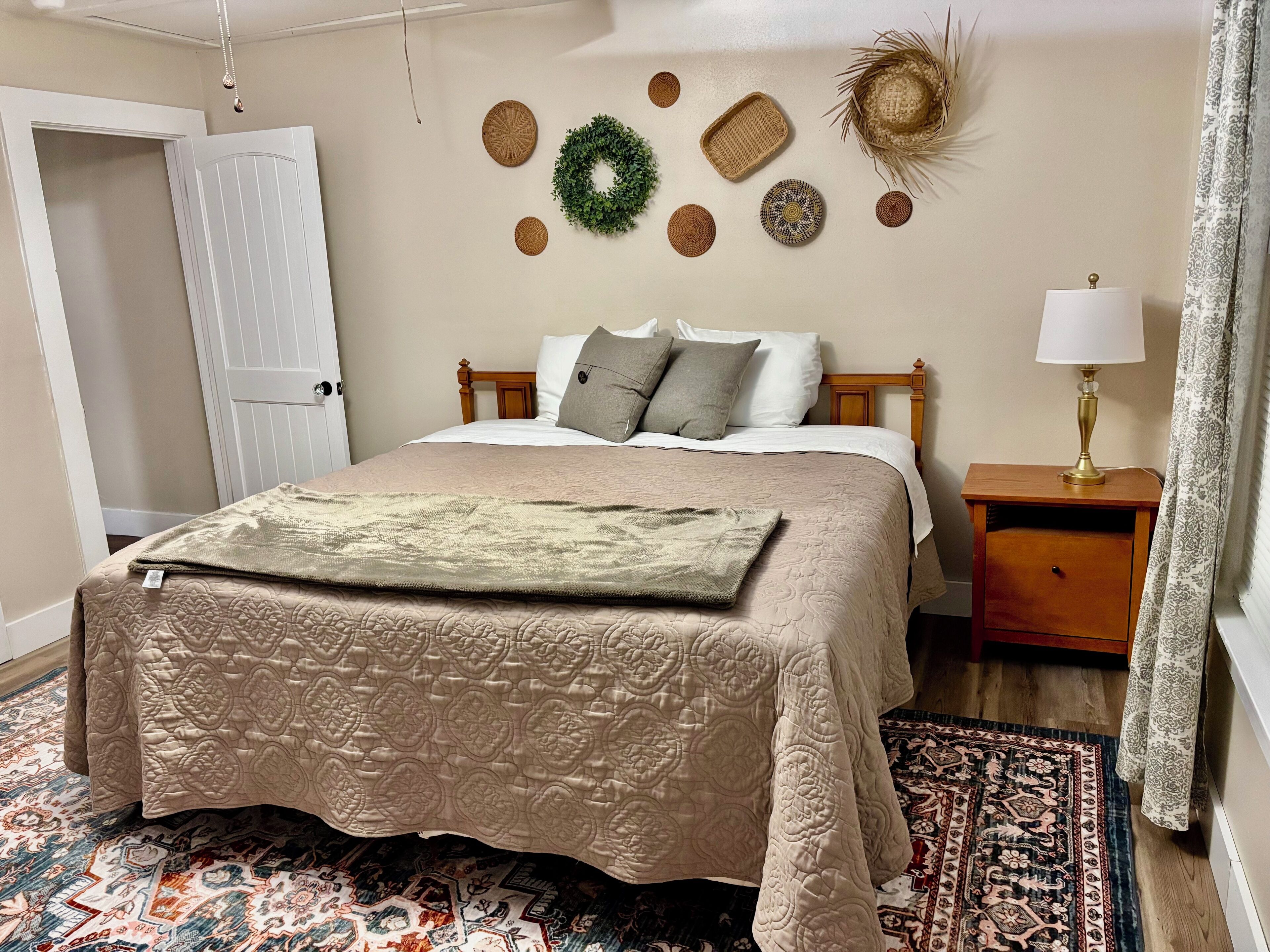 3 chambres, fer et planche à repasser, Wi-Fi, draps fournis