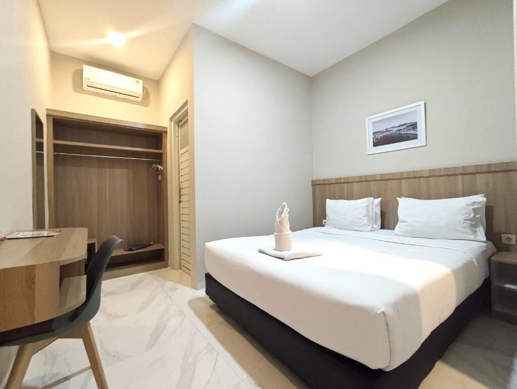 Deluxe Double Room | Desk, laptop workspace, blackout drapes, soundproofing