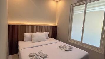 Familienapartment | Schreibtisch, laptopgeeigneter Arbeitsplatz, Verdunkelungsvorhänge