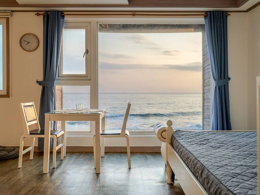 Basic Room, 1 Bedroom (Room 202 (Ocean View)) | 1 bedroom, free WiFi