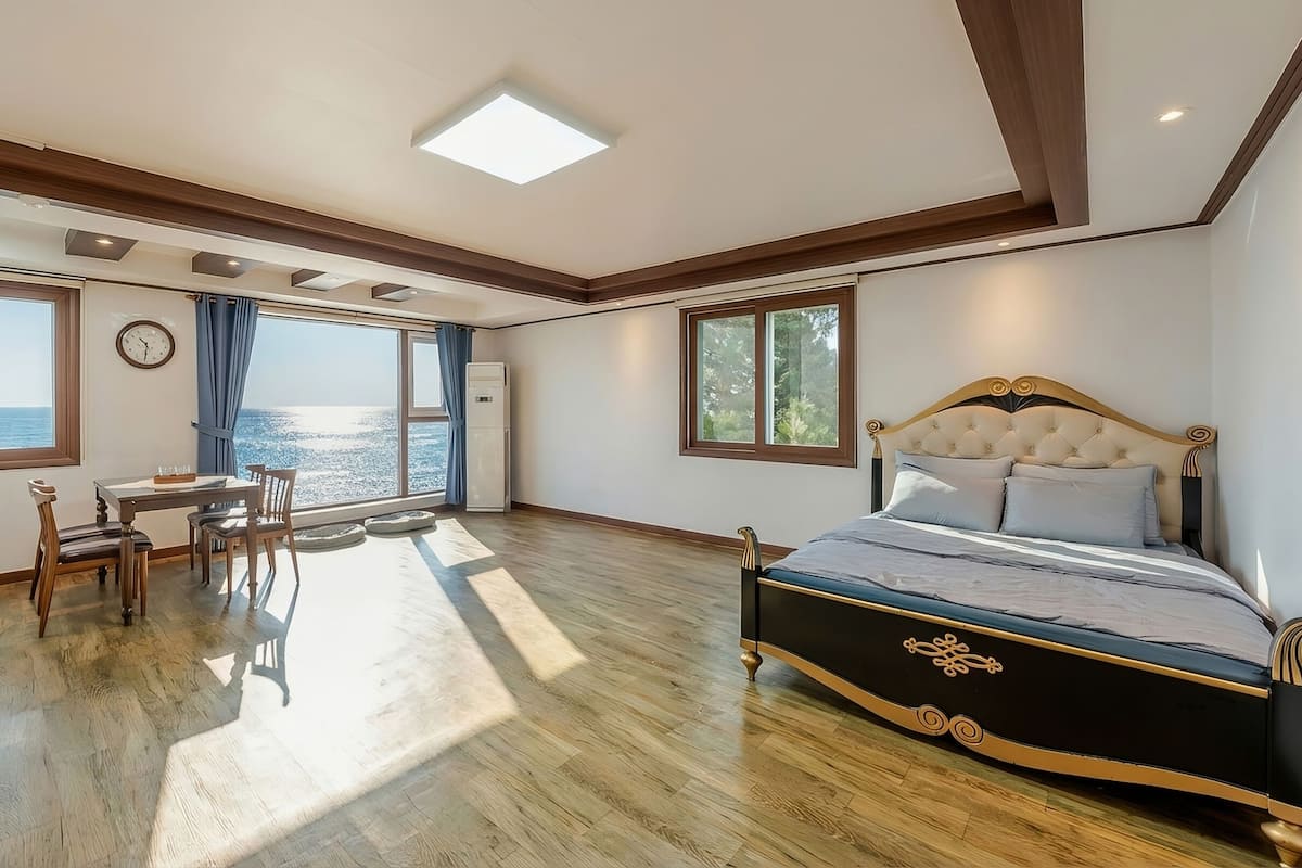 Basic Room, 1 Bedroom (Room 304 (Ocean View)) | 1 bedroom, free WiFi