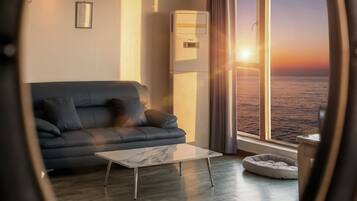 Basic Room, 1 Bedroom (Room 304 (Ocean View)) | 1 bedroom, free WiFi