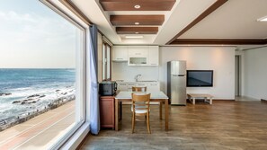 Basic Room, 1 Bedroom (Room 301 (Ocean View)) | 1 bedroom, free WiFi - Haru Stay Donghae (Donghae)