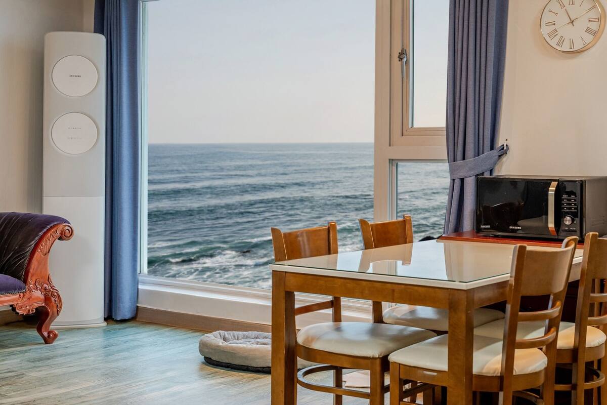 Basic Room, 1 Bedroom (Room 303 (Ocean View)) | 1 bedroom, free WiFi