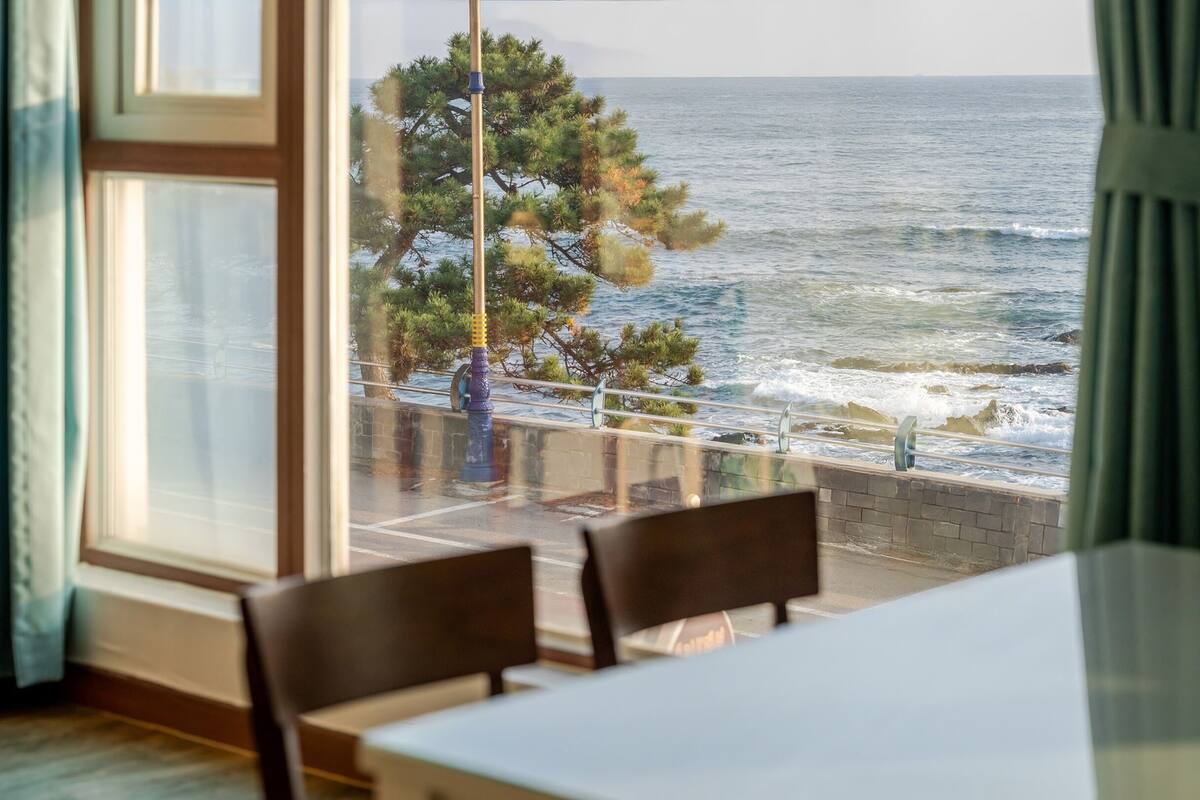 Basic Room, 1 Bedroom (Room 201 (Ocean View)) | 1 bedroom, free WiFi