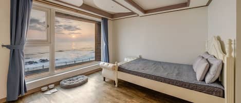 Basic Room, 1 Bedroom (Room 202 (Ocean View)) | 1 bedroom, free WiFi