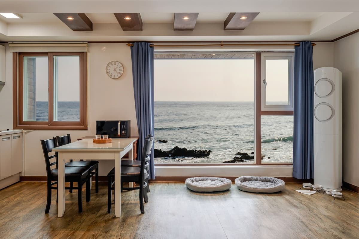 Basic Room, 1 Bedroom (Room 204 (Ocean View)) | 1 bedroom, free WiFi