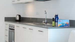 Fridge, oven, dishwasher