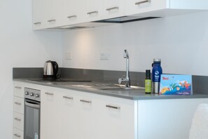 Refrigerador, horno y lavavajillas 