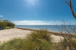 A beach with sand, grass, and a clear sky. - Mar-Key Paradise | 100' Dockage, Atlantic Access & 3 En-Suite Bedrooms (Marathon)