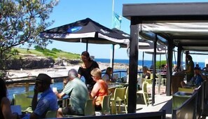 Outdoor dining - Beachside Living on Arden Street (Clovelly)