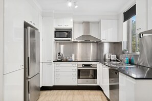 Fridge, microwave, oven, stovetop - Beachside Living on Arden Street (Clovelly)