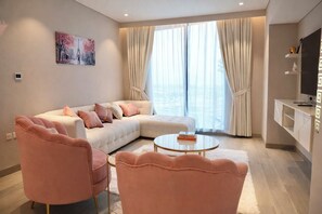 TV - Dubai Marina 2-Bhk with sea vew balcony (دبي)