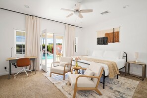 4 bedrooms, iron/ironing board, WiFi, bed sheets - PHX Getaway! Spacious! Amazing Amenities! (Phoenix)