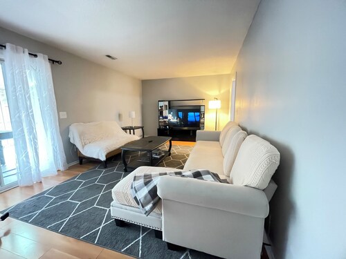 Lovely 3-bedroom townhome with AC in charming Winston-Salem