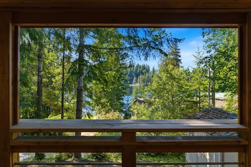 Lake View Family Retreat w/ Deck, Fire Pit & Games