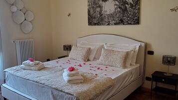 2 Schlafzimmer, BĂŒgeleisen/BĂŒgelbrett, WLAN, BettwĂ€sche