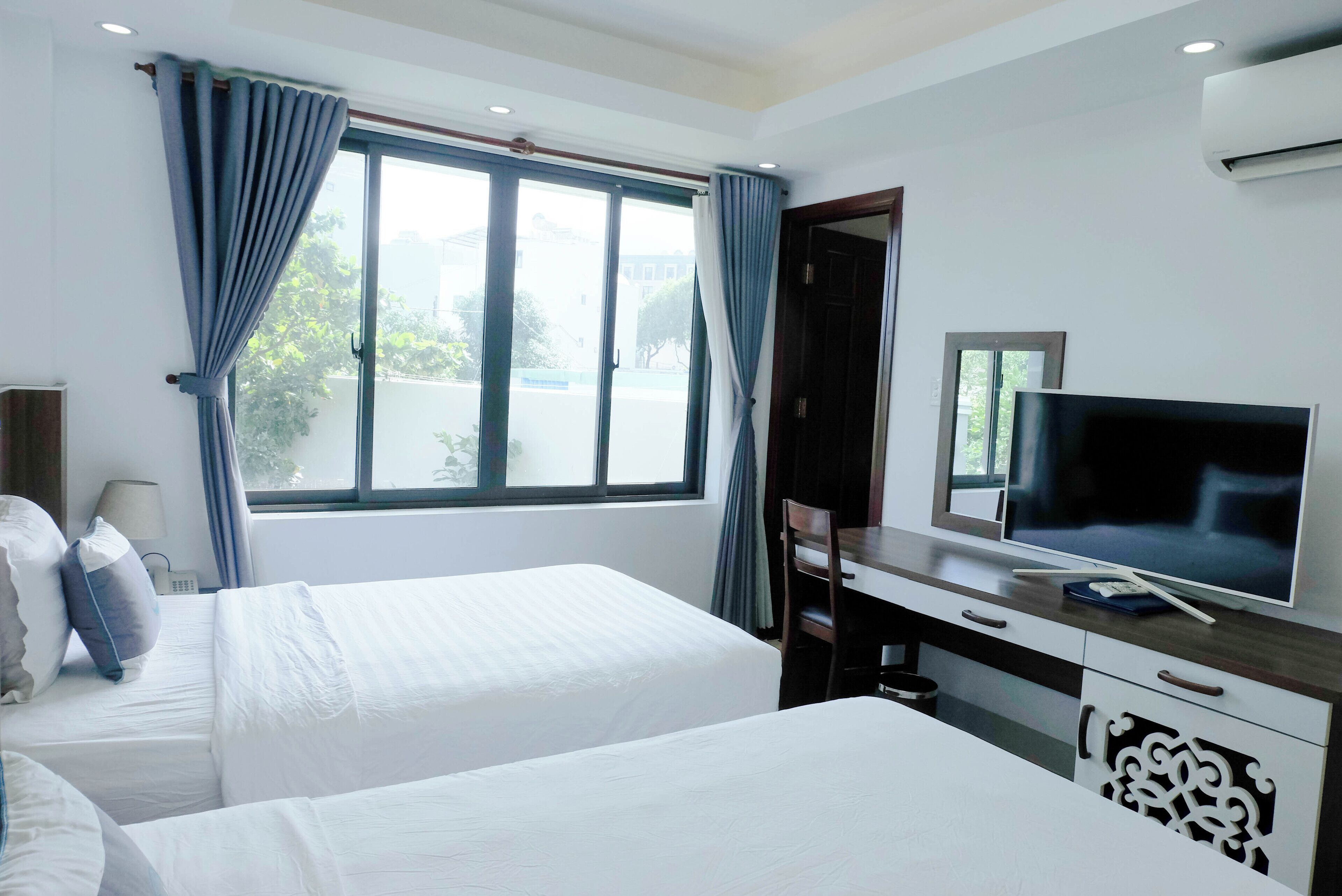 Free WiFi, bed sheets