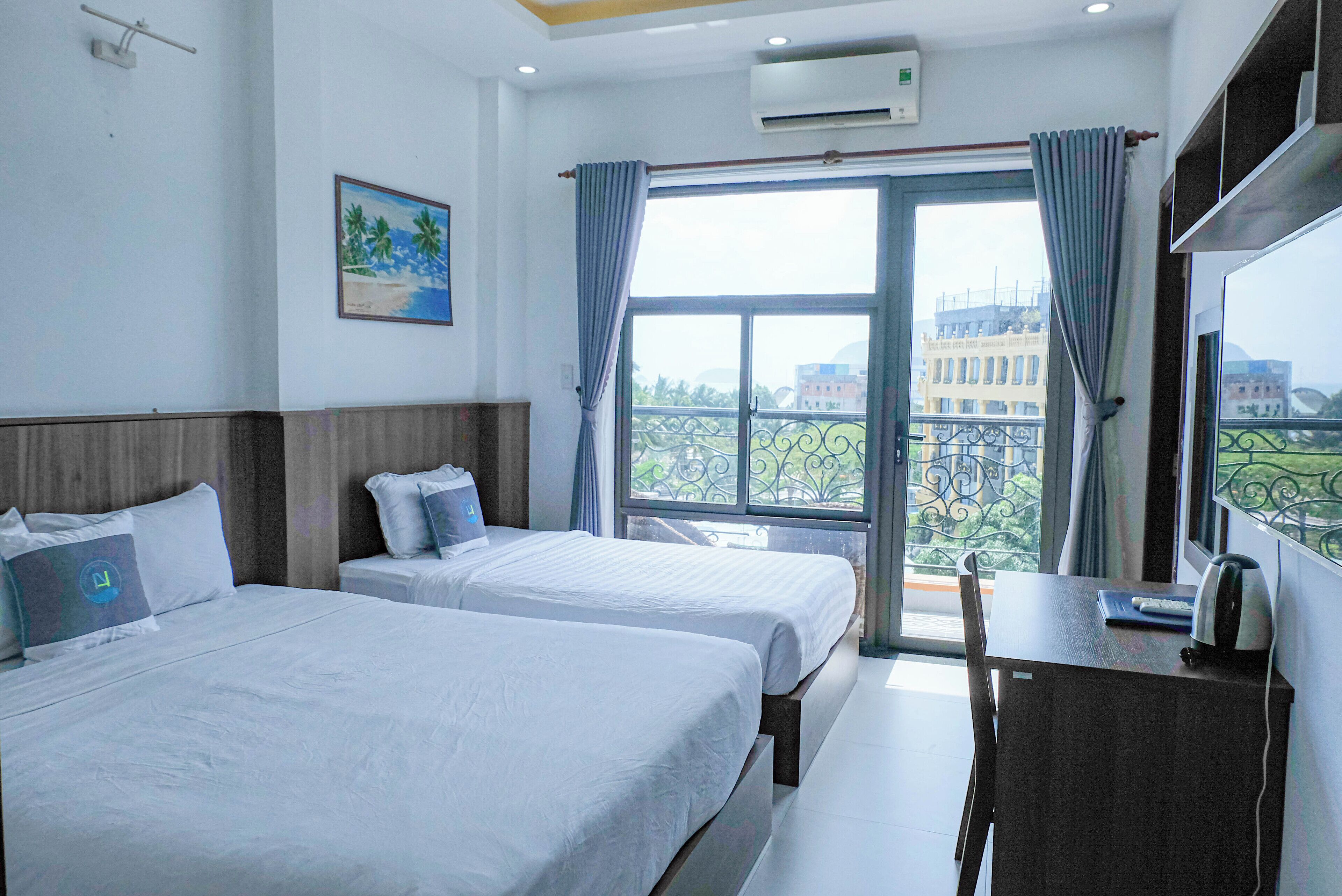 Free WiFi, bed sheets