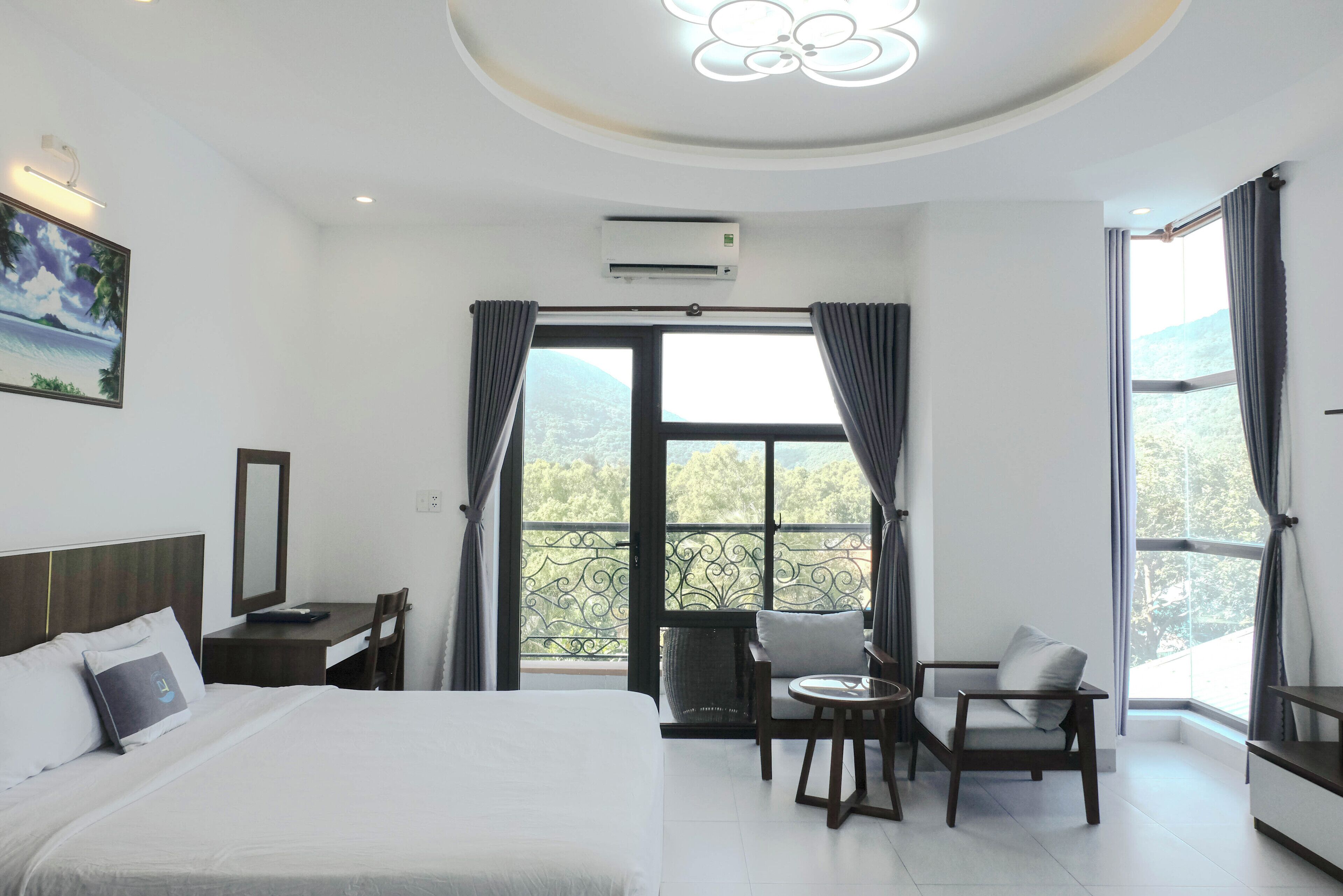 Free WiFi, bed sheets