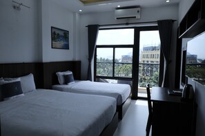 高级三人房 | 免费 WiFi、床单