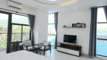 Deluxe Double Room, Balcony, Mountain View | Free WiFi, bed sheets