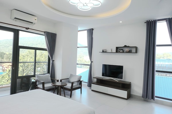 Deluxe Double Room, Balcony, Mountain View | Free WiFi, bed sheets