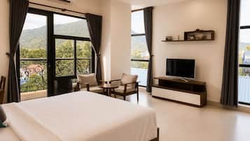 Phòng đôi Deluxe, ban công, quang cảnh núi | Truy cập Internet không dây miễn phí, bộ trải giường