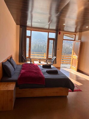 1 bedroom, internet - Mountain View -bedroom, bed & breakfast in welcoming Manali (Manali)