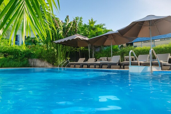 Outdoor pool - Sunset Hill Resort Phu Quoc (Phu Quoc)