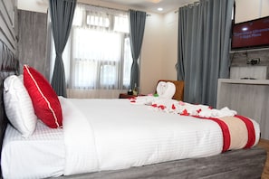 Superior Room | Free WiFi - Hotel Opera (Bhimdatta)