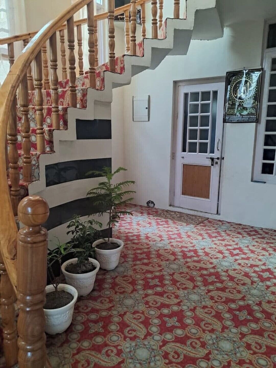 المنشأة من الداخل