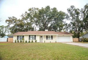 Exterior - Coastal Retreat Near St Simon's & Jekyll Island (Brunswick)