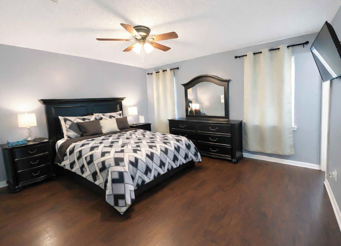 3 chambres, fer et planche à repasser, Wi-Fi, draps fournis