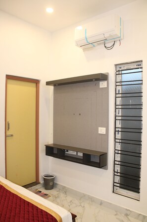 Classic Double Room | Free WiFi - Thiru Annamalaiyar Residency (Tiruvannamalai)