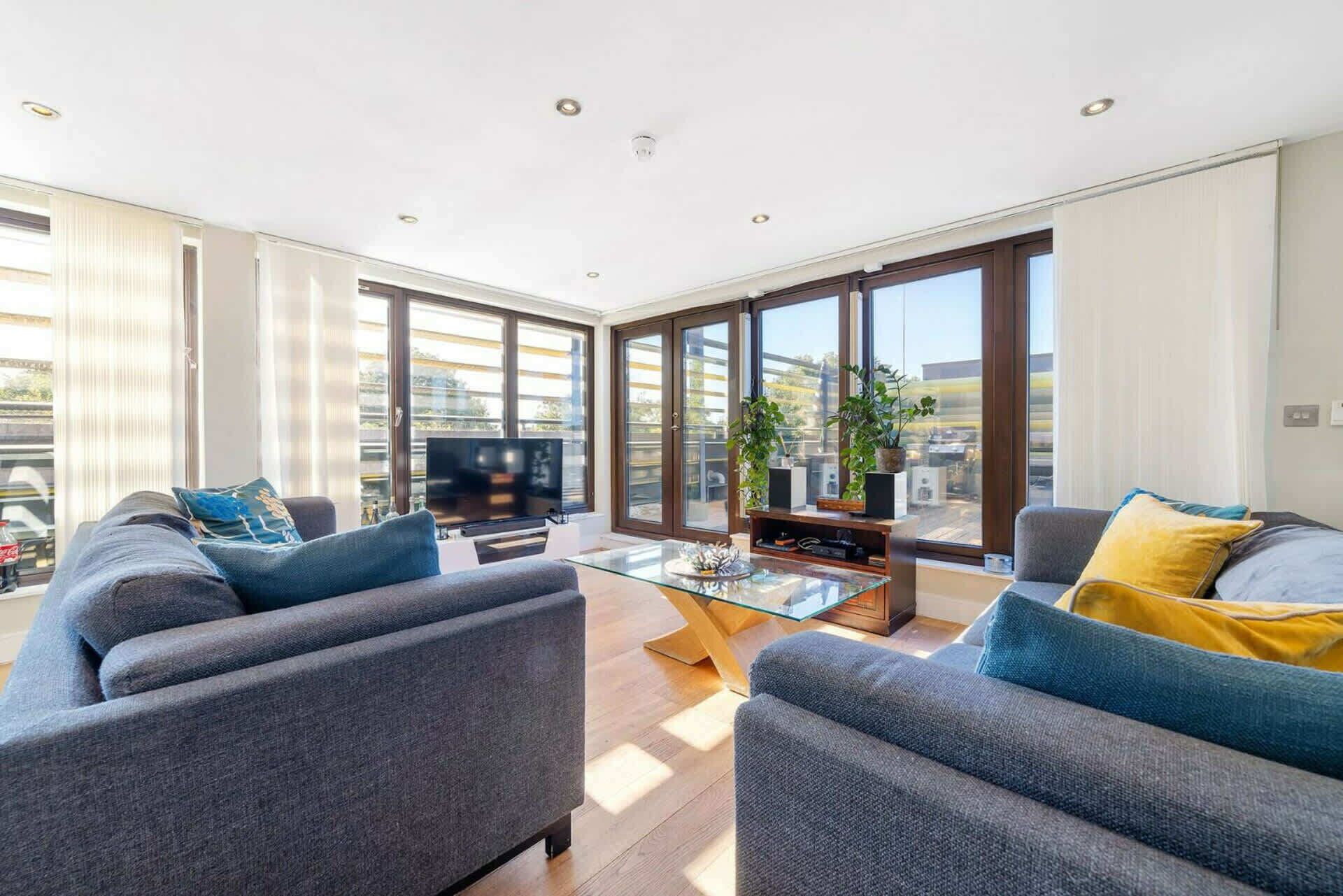 Televisión, oficina