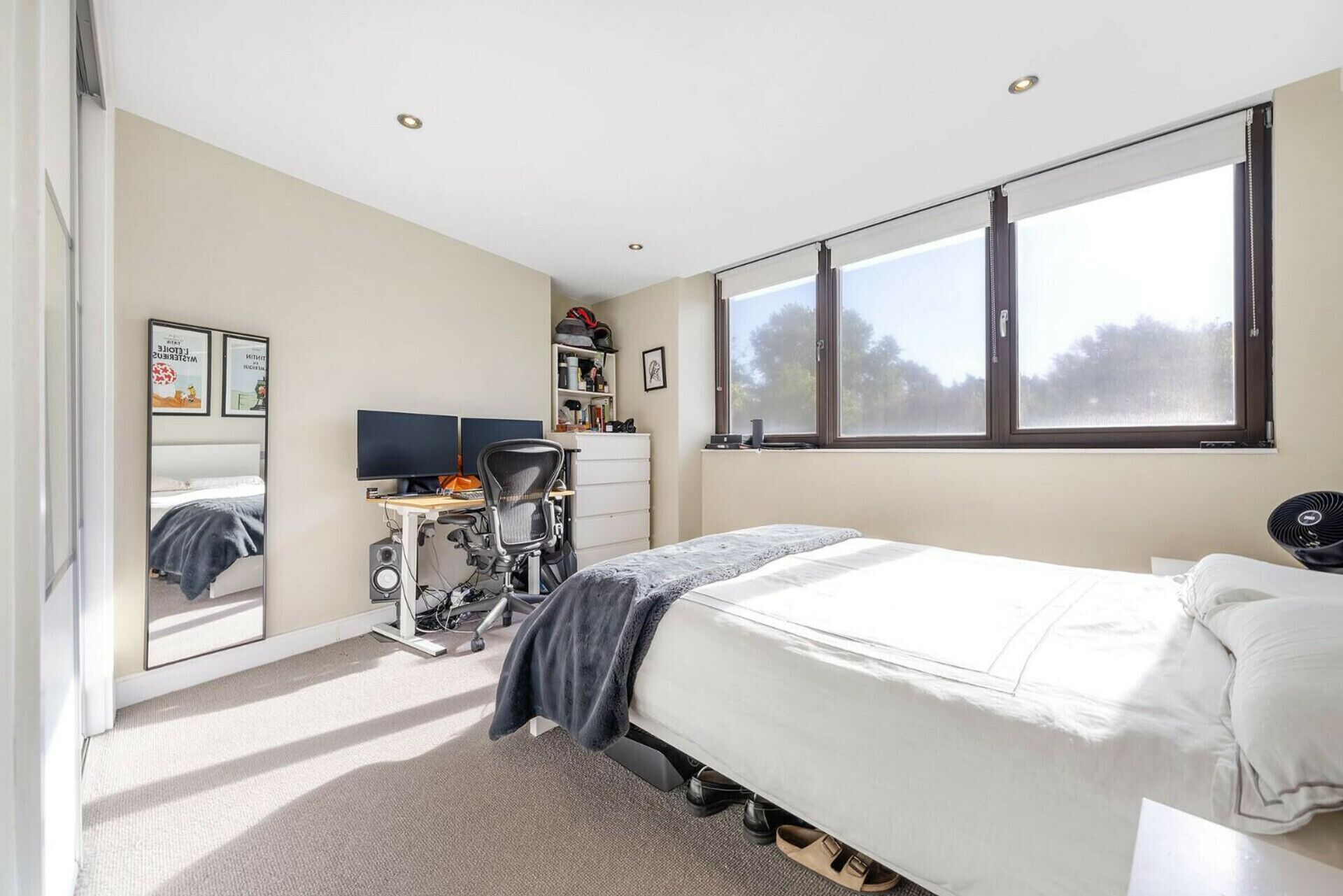 3 habitaciones, tabla de planchar con plancha, internet y ropa de cama 