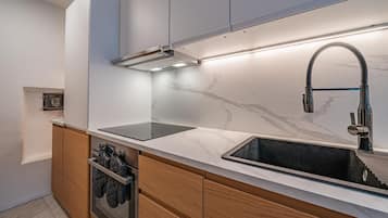 Kühlschrank, Ofen, Herdplatte, Geschirrspüler