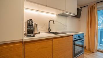 Kühlschrank, Ofen, Herdplatte, Geschirrspüler