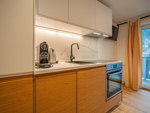 Kühlschrank, Ofen, Herdplatte, Geschirrspüler