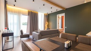Laptopgeeigneter Arbeitsplatz, schallisolierte Zimmer, kostenloses WLAN